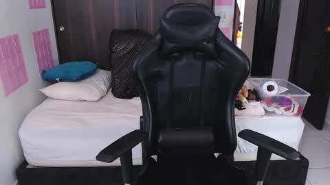 laura online show from 02-12-25, 08:29