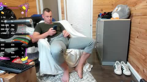 Snapshot of bigsshark chatting on 10-15-25, 06:41 bigsshark online show from 10-15-25, 06:41