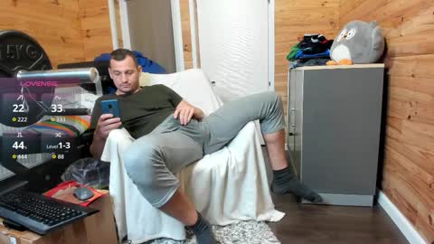 Snapshot of bigsshark chatting on 10-29-25, 08:21 bigsshark online show from 10-29-25, 08:21