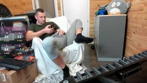 Snapshot of bigsshark chatting on 11-13-25, 09:03 bigsshark online show from 11-13-25, 09:03