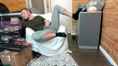 Snapshot of bigsshark chatting on 11-15-25, 11:21 bigsshark online show from 11-15-25, 11:21