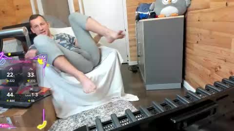 Snapshot of bigsshark chatting on 11-17-25, 09:37 bigsshark online show from 11-17-25, 09:37