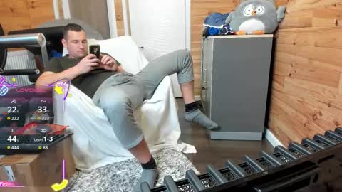 Snapshot of bigsshark chatting on 11-18-25, 08:46 bigsshark online show from 11-18-25, 08:46