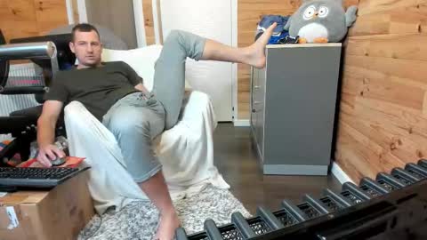 Snapshot of bigsshark chatting on 11-23-25, 11:21 bigsshark online show from 11-23-25, 11:21