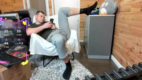 Snapshot of bigsshark chatting on 12-17-25, 10:16 bigsshark online show from 12-17-25, 10:16