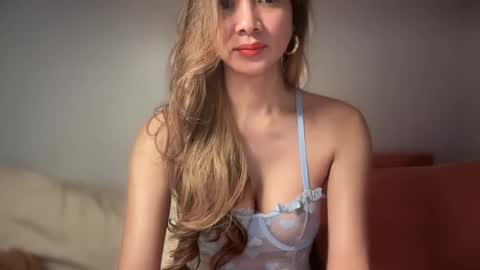 Yna     online show from 01-16-25, 01:47