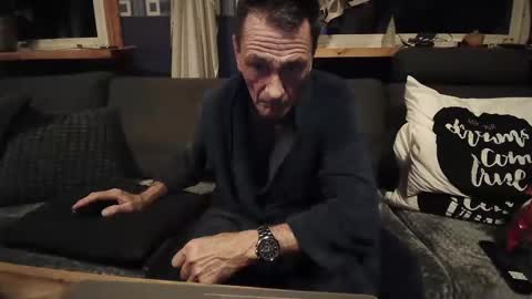 Snapshot of bigswe1 chatting on 12-16-24, 01:21 bigswe1 online show from 12-16-24, 01:21