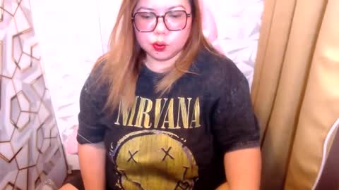 Snapshot of bigtitshotmom chatting on 11-23-25, 08:47 MARJ online show from 11-23-25, 08:47