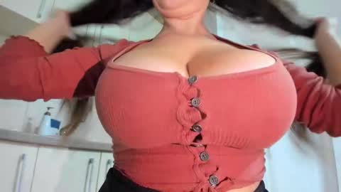 Snapshot of bigtitsmary2 chatting on 09-25-25, 10:02 Mary help me buy a fuck machine guys online show from 09-25-25, 10:02