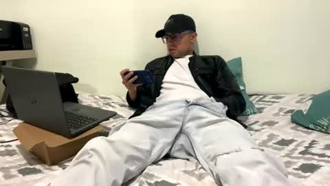 Snapshot of billy_magteo chatting on 07-27-26, 01:23 billy_magteo online show from 07-27-26, 01:23