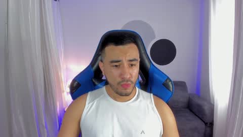 Snapshot of bilyryan1 chatting on 12-01-24, 04:29 Nick Moca online show from 12-01-24, 04:29