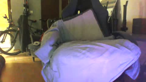 Snapshot of binder2122 chatting on 06-12-26, 12:48 binder2122 online show from 06-12-26, 12:48