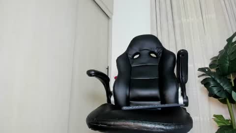 Snapshot of biscuit_oliva_ chatting on 06-25-26, 02:00 Biscuit oliva online show from 06-25-26, 02:00