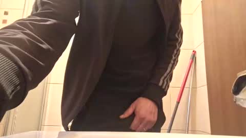 Snapshot of bisexdadd chatting on 01-26-25, 02:08 bisexdadd online show from 01-26-25, 02:08