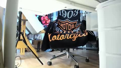 bisexualjay online show from 10-23-25, 12:04