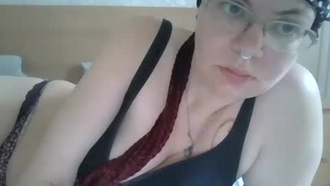 Snapshot of bishaun01 chatting on 01-09-26, 11:35 Dita online show from 01-09-26, 11:35