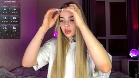 Snapshot of bklfeya chatting on 02-08-26, 06:33 bklfeya online show from 02-08-26, 06:33