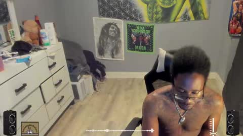 Plant Base Streamers From Pennsylvania online show from 10-25-25, 01:13