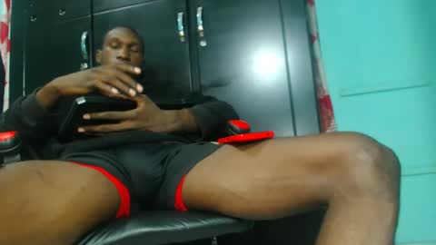 Snapshot of black30cmdick chatting on 10-12-25, 01:15 maquina online show from 10-12-25, 01:15