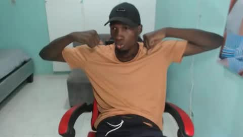 Snapshot of black30cmdick chatting on 11-14-25, 09:46 maquina online show from 11-14-25, 09:46