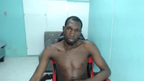 Snapshot of black30cmdick chatting on 12-14-25, 03:45 maquina online show from 12-14-25, 03:45