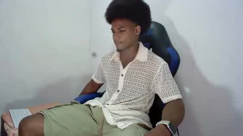 Snapshot of black_dicck chatting on 09-08-25, 04:28 tu morenito online show from 09-08-25, 04:28