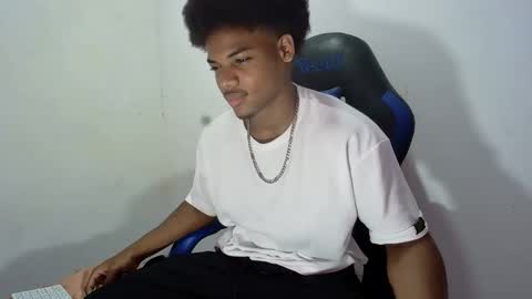 Snapshot of black_dicck chatting on 09-10-25, 04:40 tu morenito online show from 09-10-25, 04:40