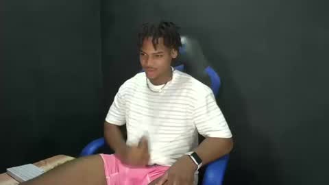 Snapshot of black_dicck chatting on 10-18-25, 02:14 tu morenito online show from 10-18-25, 02:14