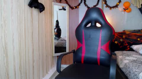 Snapshot of black_king_241 chatting on 10-22-25, 02:45 black_king_241 online show from 10-22-25, 02:45