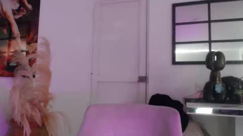 luisa  online show from 10-25-25, 03:18