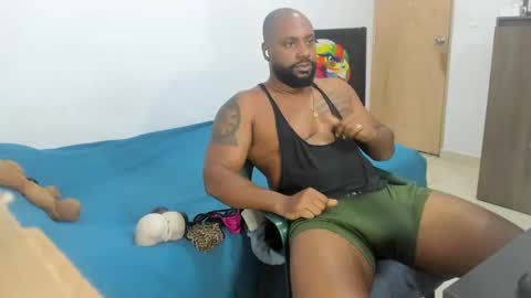 Snapshot of black_man_sexy chatting on 10-22-25, 12:11 BIGCOCK online show from 10-22-25, 12:11