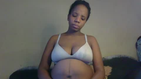 Snapshot of black_queen0111254 chatting on 04-21-26, 11:27 Blackqueen online show from 04-21-26, 11:27