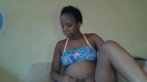 Snapshot of black_queen0111254 chatting on 05-06-26, 10:53 Blackqueen online show from 05-06-26, 10:53