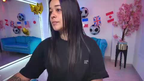 Snapshot of black_roseee chatting on 06-14-26, 11:23 Rousse online show from 06-14-26, 11:23