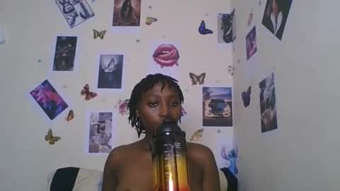 Snapshot of black_rosey chatting on 01-18-26, 04:22 veraa online show from 01-18-26, 04:22