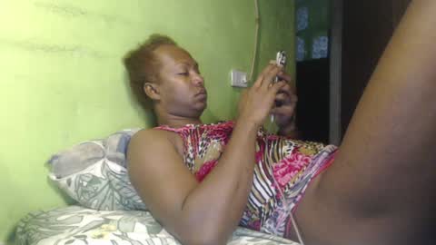 Snapshot of blackasiancockts chatting on 07-11-26, 02:36 Crystal online show from 07-11-26, 02:36