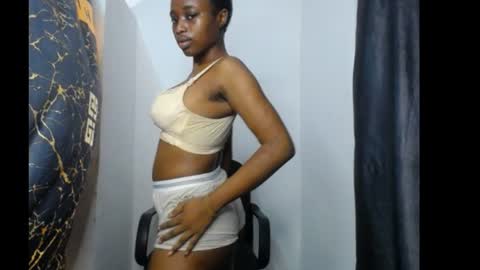 Snapshot of blackbeauty60 chatting on 06-28-26, 05:30 lela online show from 06-28-26, 05:30