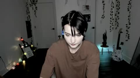 Ella online show from 12-17-25, 08:09