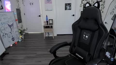 Ella online show from 02-05-26, 08:57