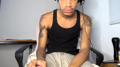 Snapshot of blackbulltitus chatting on 06-08-26, 06:03 BlackBullTitus online show from 06-08-26, 06:03