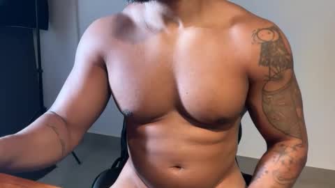 Snapshot of blackmacauly chatting on 05-09-26, 12:43 Macauly online show from 05-09-26, 12:43