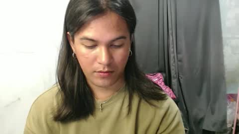 Snapshot of blackpinayts chatting on 12-22-25, 06:27 Ellez online show from 12-22-25, 06:27