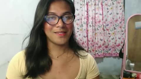 Snapshot of blackpinayts chatting on 03-10-26, 08:14 Ellez online show from 03-10-26, 08:14