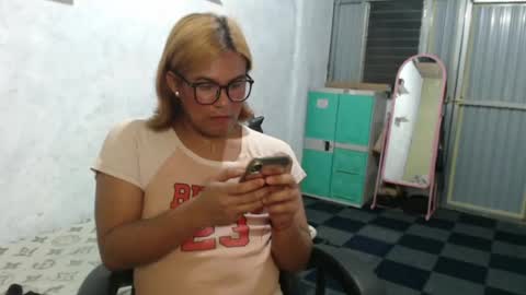 Snapshot of blackpinayts chatting on 07-28-26, 04:39 Ellez online show from 07-28-26, 04:39