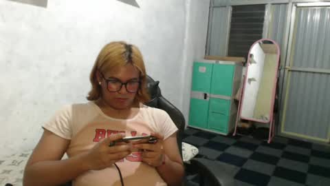Snapshot of blackpinayts chatting on 07-28-26, 08:52 Ellez online show from 07-28-26, 08:52