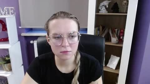 Z O E Y online show from 11-13-25, 06:23