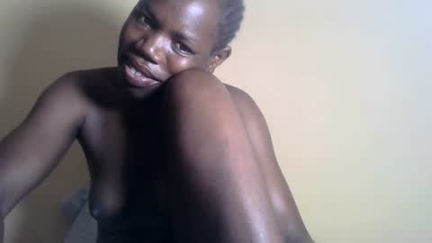 Snapshot of blacksexygal chatting on 02-13-25, 04:32 SARAH online show from 02-13-25, 04:32
