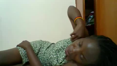 Snapshot of blacksexygal chatting on 10-19-25, 07:25 SARAH online show from 10-19-25, 07:25