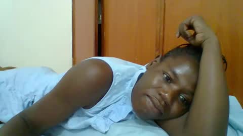 Snapshot of blacksexygal chatting on 11-12-25, 03:23 SARAH online show from 11-12-25, 03:23