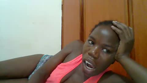 Snapshot of blacksexygal chatting on 12-01-25, 09:31 SARAH online show from 12-01-25, 09:31